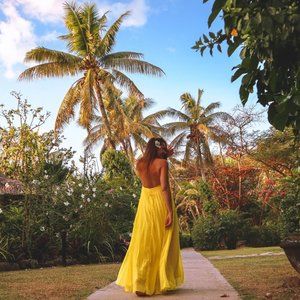 Missguided Yellow Pleated Halter Maxi Dress